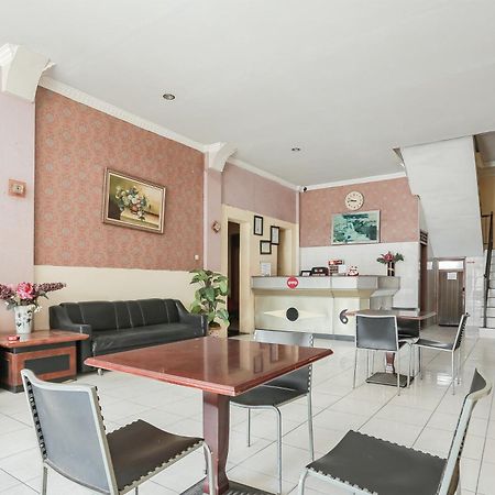 Oyo 93046 Hotel Fortuna Parepare Экстерьер фото